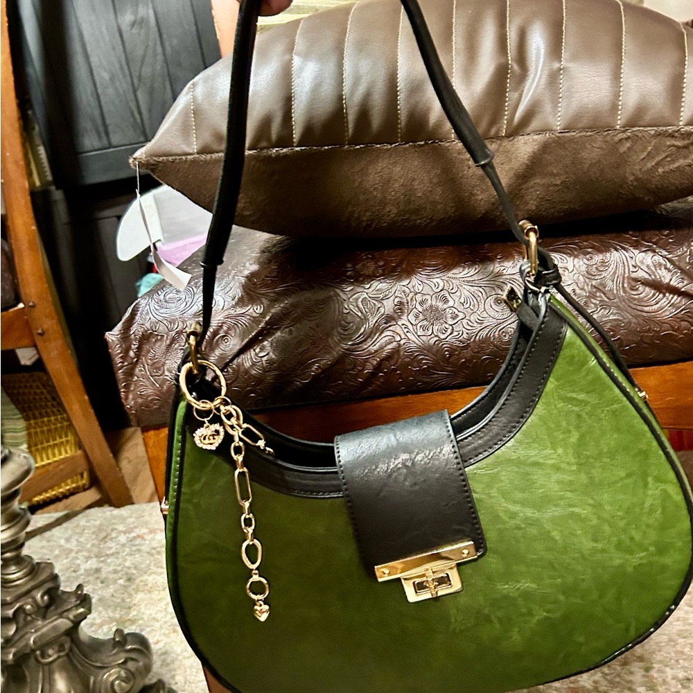 GUCCI CHARM🔥 NWT Bag, paired w/GreenBlackGold Details Charm Chain! 3pc - Picture 9 of 11
